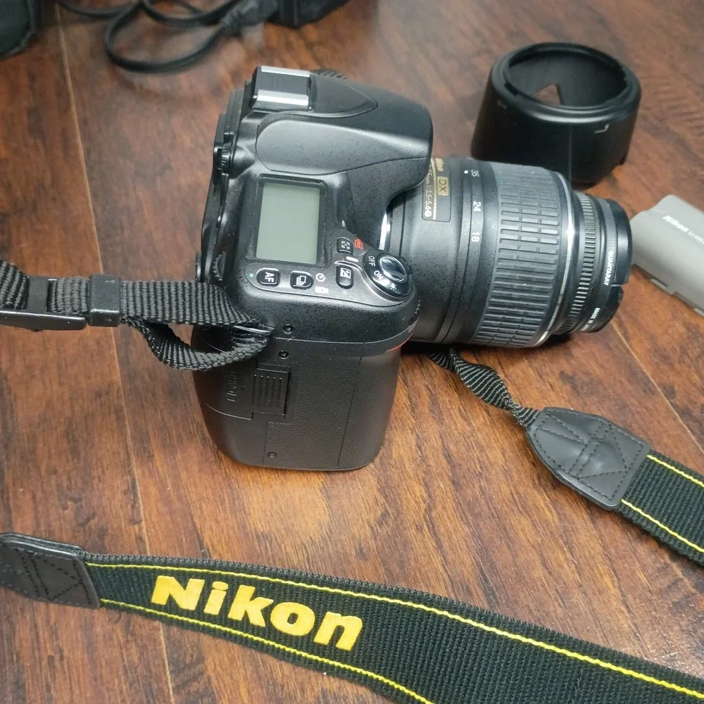 Nikon D80 10.2MP Digital SLR Camera Bundle 18-55mm VR 55-200mm ED 32GB Card Case